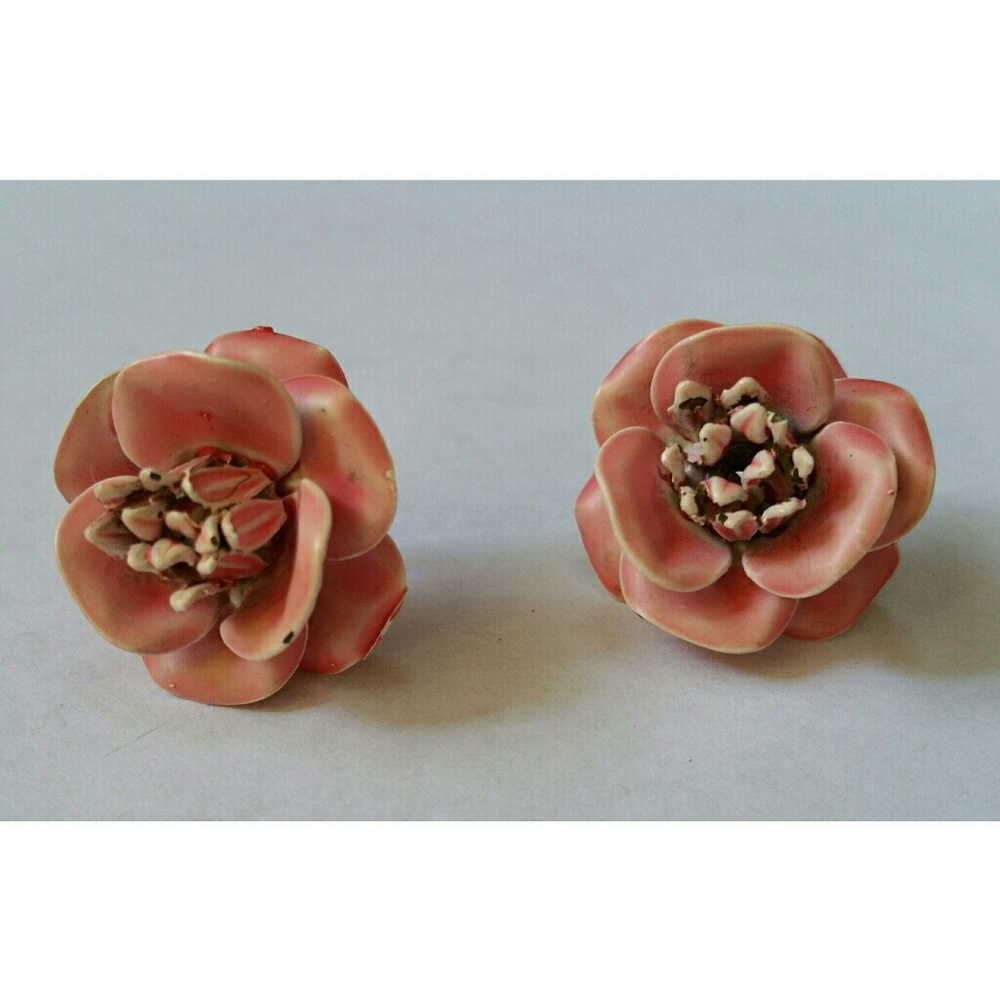HTF Vintage Vendome 3D flower clip on earrings